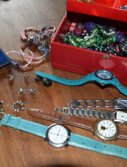 Einige Sachen aus einer Nachlass Auflösung abzugeben:Schach,Modeschmuck,alte Bilderrahmen,alte Währungen auch BRD usw - Wetter (Ruhr)