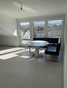 Exklusive 3-Zimmer-DG-Wohnung in Waiblingen mit Blick auf dem Kappelberg - Waiblingen