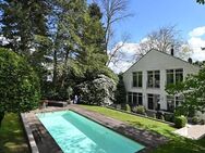 Alles aus einem Guss! Fabelhaftes, modernes Einfamilienhaus mit Garten, Pool & Garage in Stadtwald - Essen