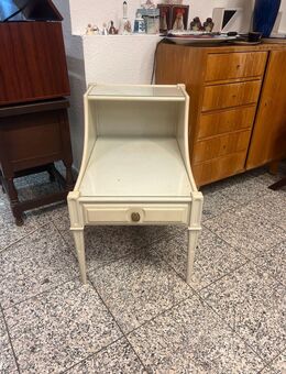 → Nachtschrank, Schrank, Tisch, Nachttisch H52xB43xT60cm. - Überlingen Zentrum