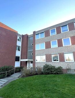 Provisionsfrei! Modernisierte, helle Wohnung mit fünf Zimmern und großem Balkon (Erbbau) - Hamburg