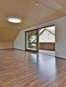 Idyllisch gelegene Dachgeschosswohnung mit Balkon, Garten und Carport - Miltenberg