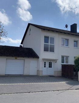 Charmante 4-Zimmer-Wohnung mit großem Balkon in Straubing-Ittling - Straubing