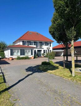 Interessante Gewerbeimmobilie mit Wohnhaus, Halle, Garage sowie Pferdeboxen zur Hobbytierhaltung - Bad Zwischenahn