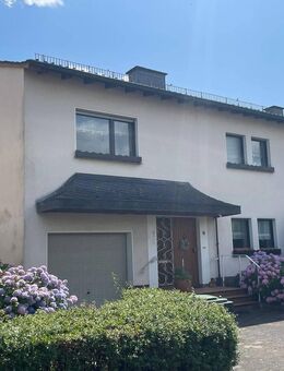 **Freistehendes Einfamilienhaus mit Garage in Arnsberg-Müschede** - Arnsberg