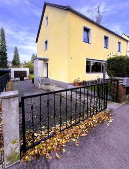 Freistehendes Zweifamilienhaus inkl. 2 Einzelgaragen in Augsburg-Bärenkeller - Augsburg