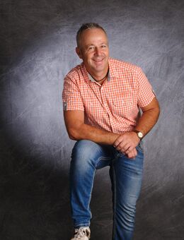 Weinbauer sucht seine süsse Weintraube - Monsheim