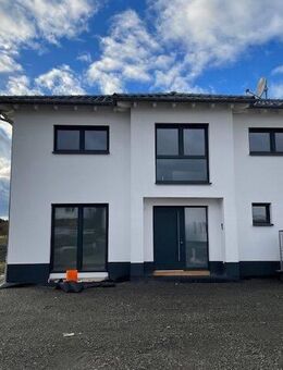 Neuwertiges Einfamilienhaus mit großem Grundstück in sonniger Lage und traumhaftem Fernblick - Bruchmühlbach-Miesau