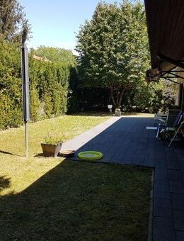 Freistehendes Haus mit zwei Garagen, voll ausgebautem OG sowie einem großen Hobbyraum im UG. Auch für Großfamilie oder als Generationenhaus nutzbar. - Oberstenfeld