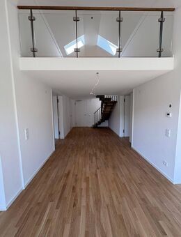 ***Erstbezug - 3-Zimmer Galeriewohnung im gehobenen Ambiente auf 2 Ebenen*** - München
