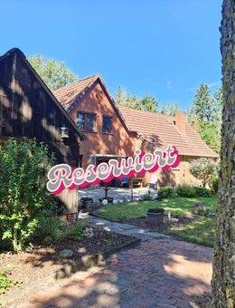 Kleiner Hof mit übersichtlichen Nebengebäuden, traumhaftem Garten und Ackerland! - Wehrbleck