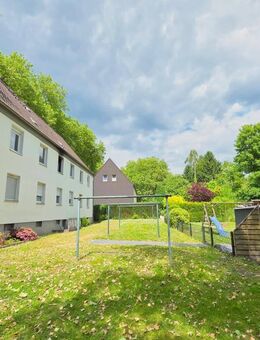 Solide Kapitalanlage: Vermietete Dachgeschosswohnung mit großzügiger Wohnküche in ruhiger Wohnlage - Bochum
