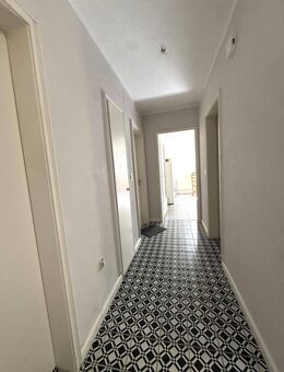 KENSINGTON Exklusiv - Charmante Renovierte 3-Zimmer Dachgeschosswohnung mit Hochwertigen Bad - Bergisch Gladbach