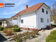 +++ Wunderschönes Zweifamilienhaus in topp Zustand mit viel Nebengelass direkt am Feldrand +++ - Borken (Hessen)
