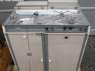 Küchenblock: Kühlschrank RM200 mit 2-fl-Cramer Kocheinheit, Spülbecken in hellgrau gebraucht - Schotten Zentrum