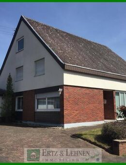 Wohnhaus mit Garten und großer Garage - Altrich