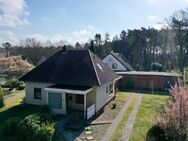 Zwei Einfamilienhäuser mit Nebengebäude auf 2.569 m² Grundstück in Eversen - Ahausen
