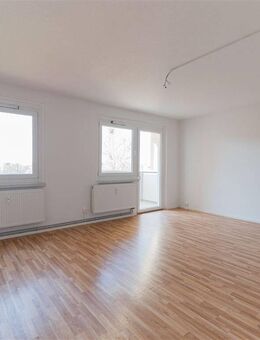 super schöne Wohnung, großes Wohnzimmer, sonniger Südbalkon Aufzug - Chemnitz