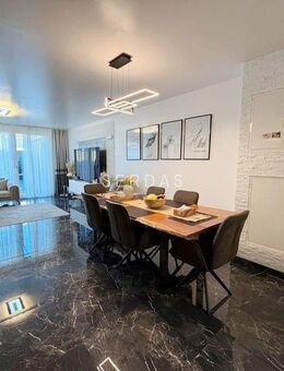 Neuwertiges RMH (BJ 2017) mit 145 m², 5,5 Zimmer, 2 Bädern & Garage - Süßen