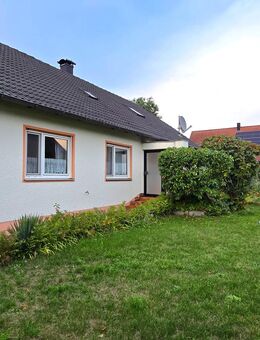 Charmantes Haus mit zwei Wohneinheiten und großem Grundstück - Herrieden