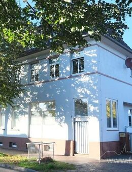Zentral gelegene, großzügige und helle Oberwohnung mit Garage - Leer (Ostfriesland)
