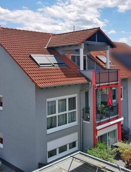 Schicke 3,5-Zimmer-Dachgeschosswohnung - Drei-Familienhaus - Einzelgarage - gesuchte Lage - Römerberg