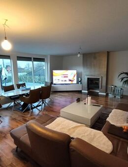 Großzügiges Mehrfamilienhaus mit 3 Parteien, 52 qm Dachterrasse, komplett modernisiert! - Harrislee
