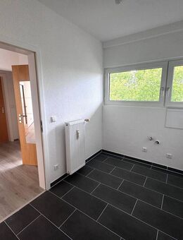 Duisburg, Beethovenstraße 7, 6. Obergeschoss, 5.WE v.links - Duisburg