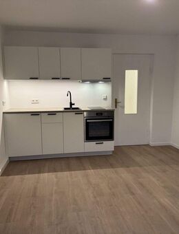 Erstbezug nach Renovierung - Helle 2-Zimmer-Wohnung mit Balkon - Nürnberg