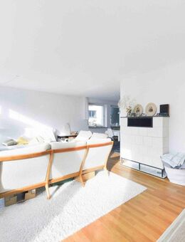 Ruhige Wohnidylle: Großzügiges Einfamilienhaus mit weitläufigem Traumgrundstück - Mössingen