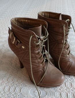 Damen - Stiefeletten, leicht gefüttert, Gr. 39, hellbraun, Absätze ca, 12,5 cm, Kunstleder - Hamburg