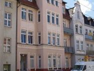 Geräumige Wohnung - Wannenbad, EBK und sonniger Balkon - Schwerin