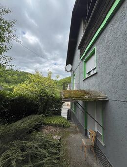 Leerstehendes Mehrfamilienhaus mit Garage und Ausbaureserven - Arzbach