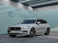 Volvo V90, B4 (B) Core, Jahr 2024 - München