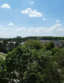 DIE GELEGENHEIT! Haus ist bereits komplett modernisiert ! Sonnige 4- Zimmer-Wohnung * Westbalkon * Tiefgarage * Einbauküche - Sindelfingen
