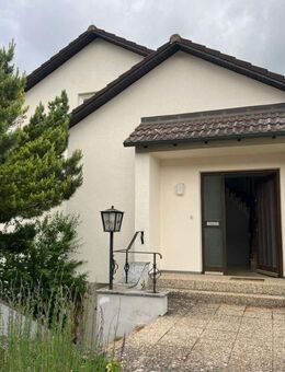 Stielvoll wohnen mit Aussicht - 4 Zimmer Wohnung in toller Lage in Wellheim zu vermieten. - Wellheim