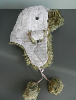 Kunst-Fell als Besatz an der Mütze mit Ohrenschutz, Sherpa Uschanka, Gr. 146-158 getragen - Chemnitz