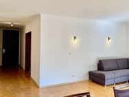 Gut geschnittene Vier-Zimmerwohnung mit Terrasse, 3 Balkonen und Aufzug - Frankfurt (Main)
