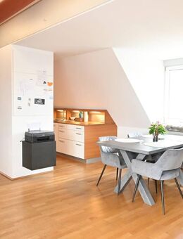 Ein Highlight! Teil möblierte Dachgeschoss-Wohnung in Neumarkt - Neumarkt (Oberpfalz)