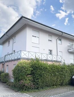 Schönes 1-Zimmer-Apartment mit Küche, KFZ-Stellplatz und großer Terrasse - Dörfles-Esbach
