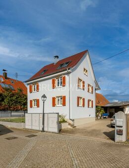 Teilsaniertes Zweifamilienhaus mit großem Garten & Wirtschaftsgebäude im Angebotsverfahren - Teningen