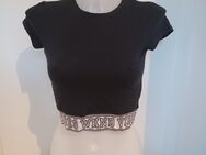 T-Shirt/ Crop Top schwarz, XS/34 - Braunschweig