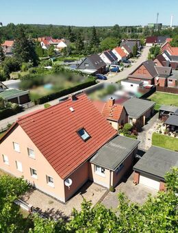 Doppelhaushälfte in ruhiger, naturnaher Lage von Premnitz-Süd - mit großzügigem, gepflegtem Garten, Pavillon, praktis... - Premnitz