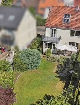 Doppelhaushälfte auf großem weitläufigem Grundstück in sehr guter Lage von Hannover-Waldheim - Hannover