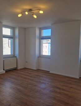 hochwertige 3-Raum Wohnung mit PKW-Stellplatz - Waldheim