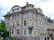 Eine elegante Zweizimmerwohnung in einem denkmalgeschützten Altbau in unmittelbarer Nachbarschaft zum Festspielhaus gelegen. - Baden-Baden