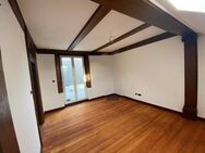 Charmante Dachgeschosswohnung in historischem Haus, zentrale Lage Lübeck - Lübeck