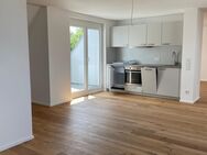 Sofort frei + Helle Neubau 3-Zimmer-Wohnung mit Echtholzparkett, Einbauküche, großem Balkon und TG-Stellplatz - Amberg