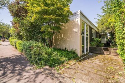 Waiblingen: Exklusiver Architektenbungalow mit grünem Paradies in traumhafter Lage!