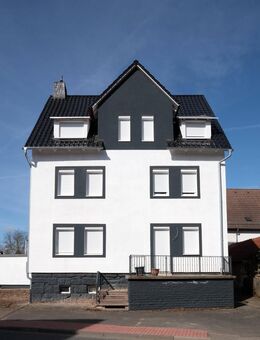 Vierfamilienhaus und ca. 90 qm Halle in Espenau - Espenau